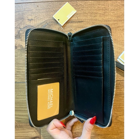 NWT Michael Kors Jet Set Travel ZA Phone Holder Wristlet Black